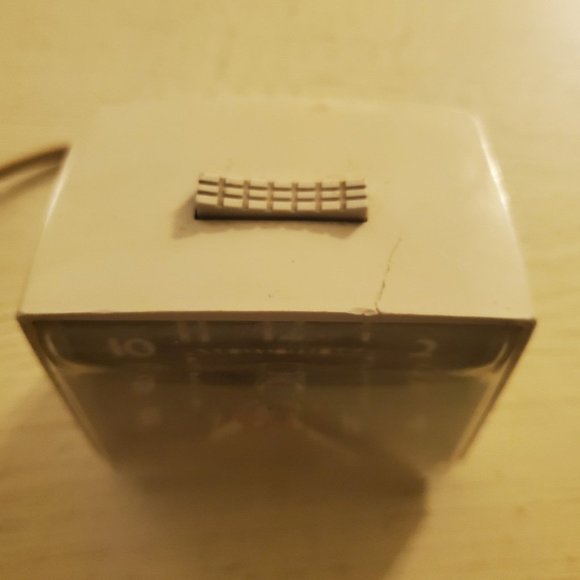 General Electric Mid Century Vintage 50s-60s Alarm Clock - Picture 2 of 3